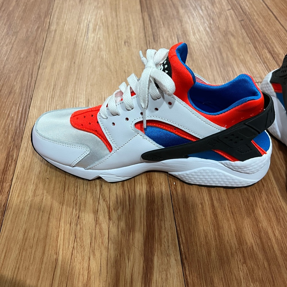Women’s Nike Air Huarache - new without tags. Never worn - Picture 8 of 12